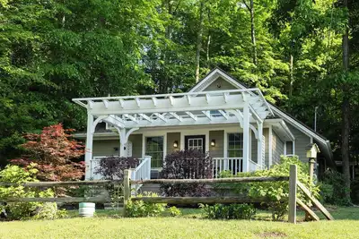 Image de Deluxe Mohican Home w/ Game Room, Pizza Oven, River View, Fire Pit! Sleeps 10