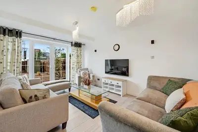 Image de Pass the Keys | Superb 3 bed | Close to Airport