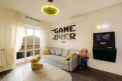 [Arcade House] Verona Fair Netflix + Videogame