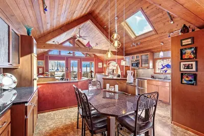 Image de Scenic Bay Float Home