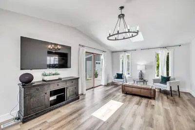 Image de Ss2- Entertainment Garage, Big Groups, 12 Beds! Walking Distance to Lambeau and Titletown District!