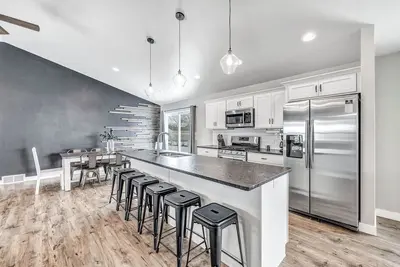 Image de Ss1 - New House Steps from Historic Lambeau Field. Nfl Draft Ready! ! ! !