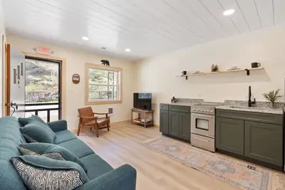 Image de Squam Waterfront 2 bed 2 bath (Suite 3)