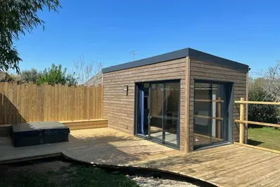 Image de Studio de jardin avec jacuzzi privé toute l'année!