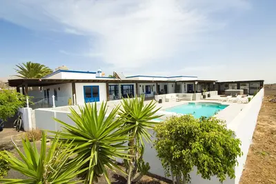 Image de Amazing villa with sea views along with peaceful  surroundings.