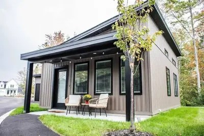 New Tiny Home 6 Miles From the Beach!