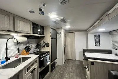Image de Riverfront 2 bed Rv on Property- Pets Ok! Minutes from Nisqually Red Wind Casino