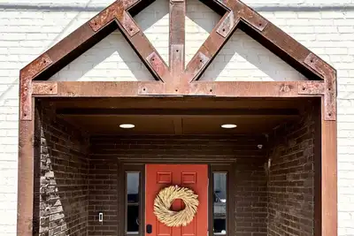Image de Stylish downtown apartment in Brownwood close to all of the downtown events