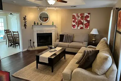 Image de Cozy South Home near Casinos
