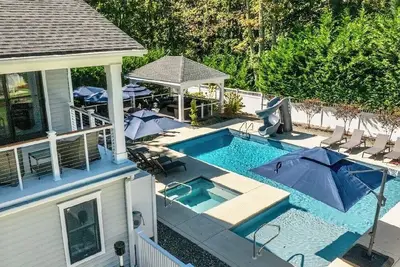 Image de 3, 000 sq. ft. 10 Guests, 4-Bed, 3-Bath, Pool, Spa, Outdoor Kitchen, Garden, WiFi.