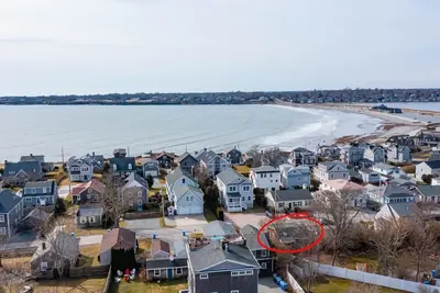 Image de Coastal Charm & Newport Elegance Beach Days, Cliff Walk Sunsets, Newport Nights