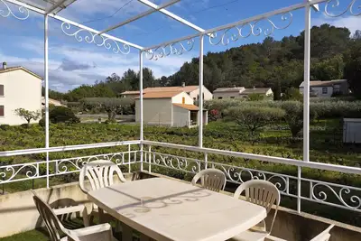 Image de villa 1er étage 4 pers. piscine; jardin clos; parking privé; à 20 mn de la mer