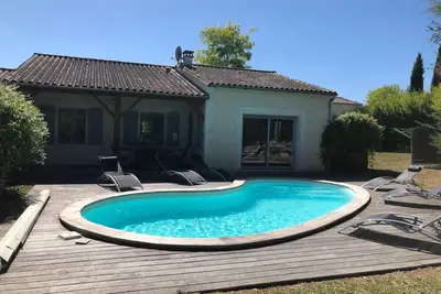 Image de Villa avec 3 chambres, piscine privée chauffée, proche de Chalais, climatisation