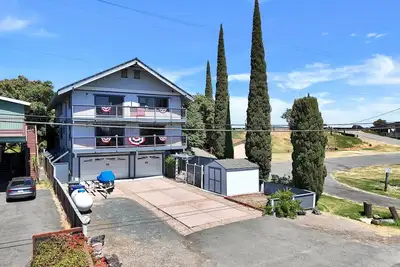 Image de Delta River House Near the Action