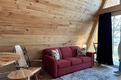 Image de Dog-friendly cabin with mountain & water views - balcony, smart TVs, W/D, & Ac