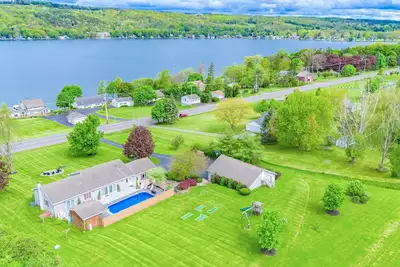 Image de Relaxing Lakeview Retreat! Pool, Hot Tub, Firepit, Gameroom Perfect for Groups,