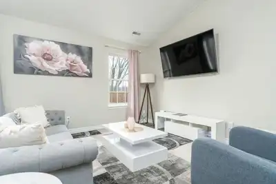 Image de Peaceful Modern Home near Avon