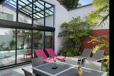 Image de Maison loft piscine intérieur 6 personnes près centre ville