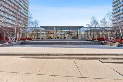 Image de Luxurious Furnished 1Bed Apt w/ Parking by the Lake and 5min walk to High Park!