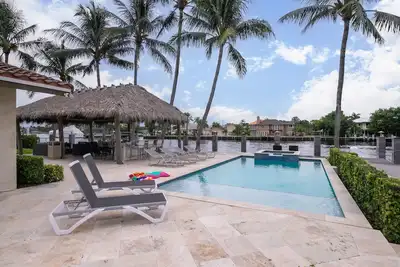 Image de Exquisite dog-friendly home with pool, spa, dock, fast WiFi, central Ac, & W/D