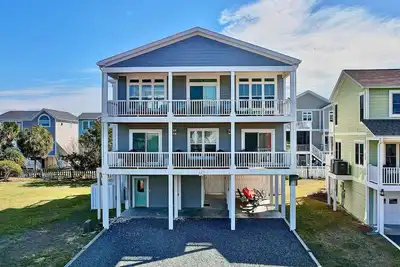 Image de \"Coastal Aloha\" 4 Bedroom 3 Bath Home w/ a Private Pool!