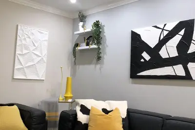 Image de Escape in Bonita  / A Modern Mix of Art and Style
