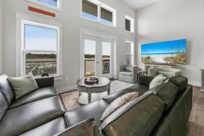 Image de Completely Coastal-Harbor views-Walk to Beach