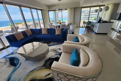 Image de 50% Off List Sale Christmas in Cabo, Garza Blanca 3 Br Oceanfront Suite.