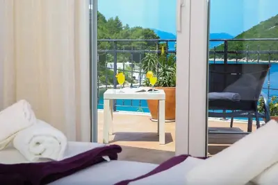 Appartement de trois chambres avec la terrasse et la vue sur le mer Prozurska Luka, Mljet (A-22335-a)