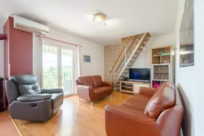 Image de Appartement confortable avec la terrasse et la vue sur le mer Kastel Stafilic, Kastela (A-22569-a)