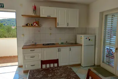 Appartement d'une chambre avec la terrasse et la vue sur le mer Pirovac, Sibenik (A-22728-a)