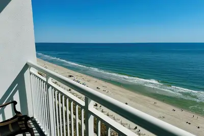 Image de \"Romantic Getaway\" nicely upgraded. Central location you'll never want to leave!