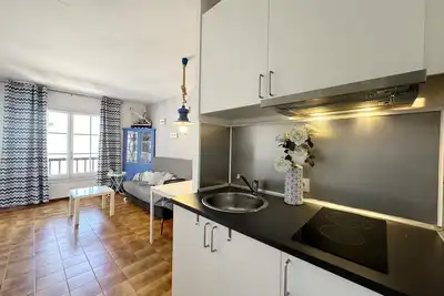 Image de Appartement confortable avec piscine commune dans la zone portuaire