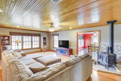Image de Riverside Texas Retreat w\/ Wraparound Porch!