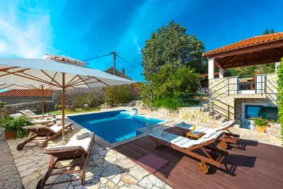 Image de Villa Platanus avec piscine privée et vue sur la mer
