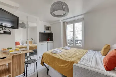 Image de Branded New Cozy Studio in the Heart of 17th