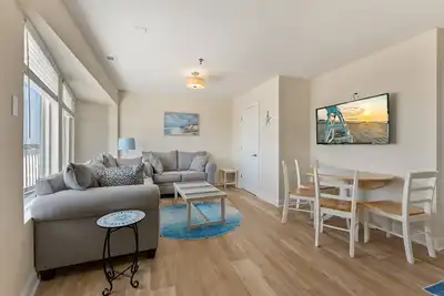 Image de 6109 Atlantic Ave, Unit 403 - The Cape Cod