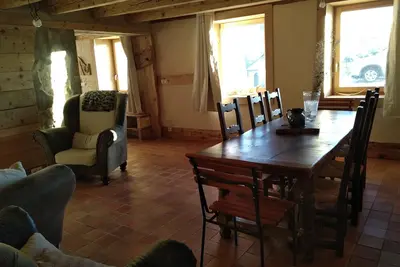 Image de Maison de campagne rustique et confortable - La nature dans le parc du Haut Jura