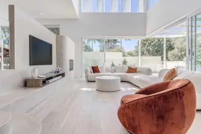 Image de Indulge in luxury in Mermaid Waters, where a brand new bespoke home awaits you!