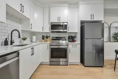 Image de Ethereal Escape 2br Suite Sleeps 6 Ac near UofC