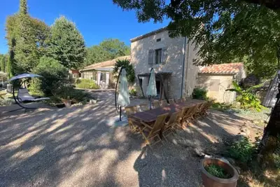 Image de Grande maison avec piscine chauffée au Clos Caché!