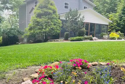 Image de Stay on a Waterfall! 13 Acres, Huge Deck, Bluffs, and Views You’ll Never Forget!