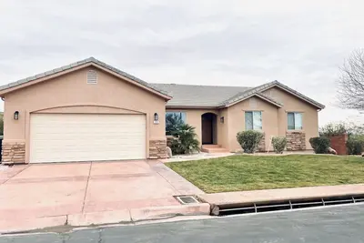 Image de Wolf Creek Escape Mesquite Vacation Rental: 5 Bedroom Home with Plenty of Space for Everyone and $510 in free daily activities