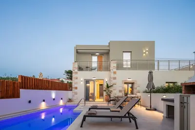 Image de Marvelous new luxury villa with heated pool!