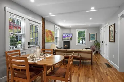Image de Samuel Tucker House - Downtown Luxury 2 Bedroom Condo