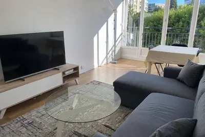 Image de Charmant T4 à 5min de Paris et à proximité immédiate des commerces.