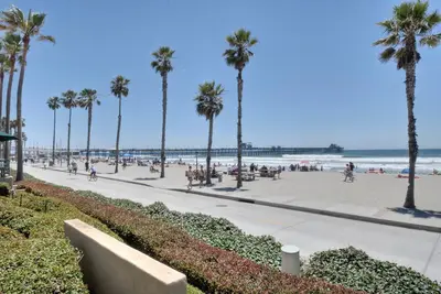 Image de Silver Surf Getaway – The Perfect Escape for 4! Walk to Beach, Dining, & More