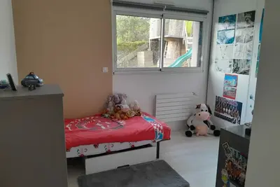 Image de Villa récente avec jardin. Idéale pour les familles
