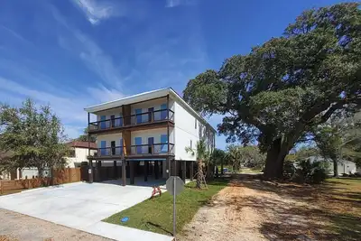 Image de Four Palms Unit B, 500ft to Beach, Walk 2 Casinos!