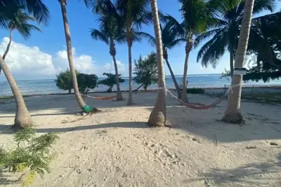 Image de Beautiful one bedroom beach view unit with cabana